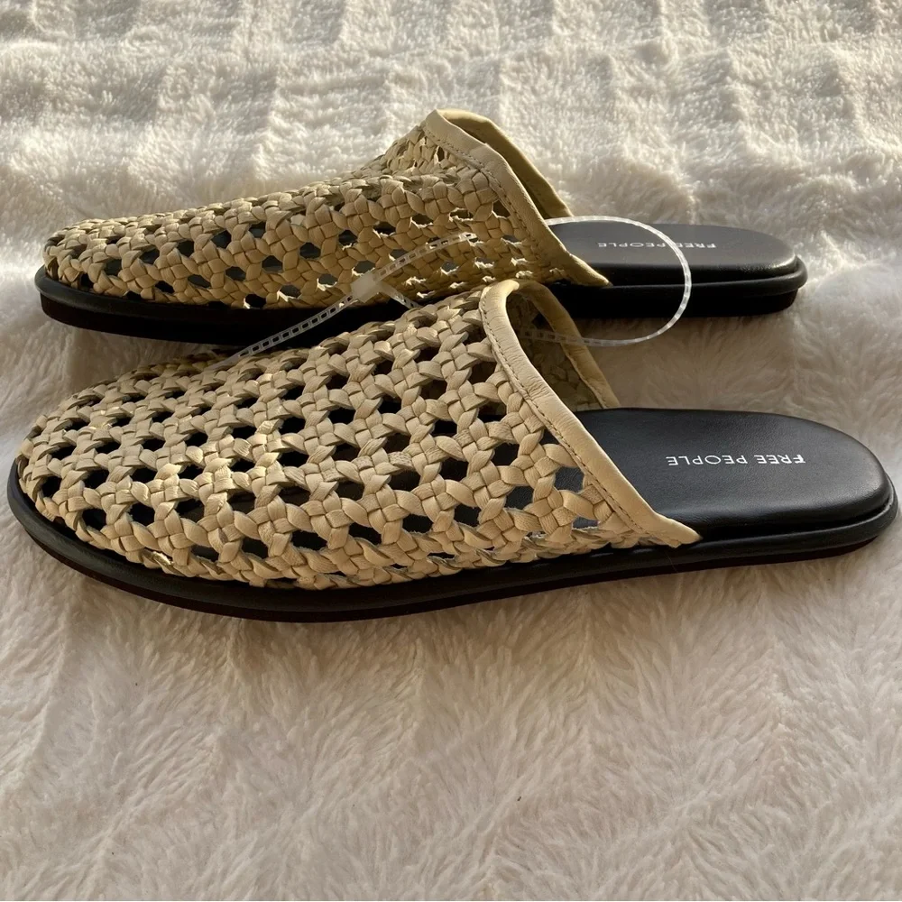 Free People Freya Flats/mule/Sandals/Leather/ Size: 8 NWT